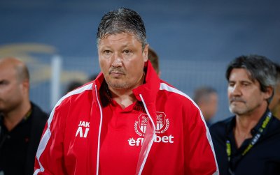 Вълна от съпричастност от страна на футболни клубове към Любослав Пенев