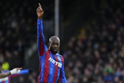 Преговорите между Кристъл Палас и Жан-Филип Матета зациклиха