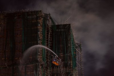 Най-малко 94 са вече жертвите от пожара в няколко небостъргача в Хонконг