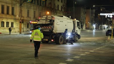 Цяла нощ почистват центъра на София след безредиците