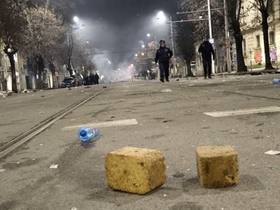 Ранени полицаи и протестиращи, напрежение и безредици - какво се случи на вчерашния протест в София?