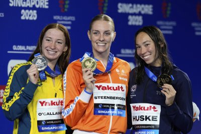 Марит Стеенберген спечели два златни медала с европейски рекорди на шампионата в малък басейн