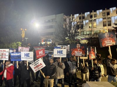 Стотици протестират във Велико Търново в подкрепа на кабинета "Желязков"