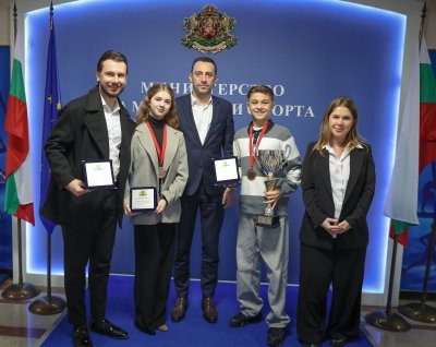 Награди за медалистите от Световното по спортни танци за юноши