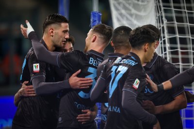 Наполи продължи напред за Купата на Италия след дузпи и труден мач с Каляри