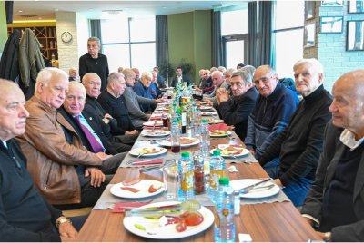 Георги Иванов приветства футболни легенди на традиционeн Коледен обяд на ветераните