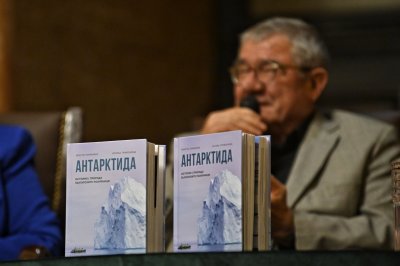 Проф. Христо Пимпирев и Иглика Трифонова представиха новата си книга „Антарктида“