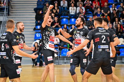 Локомотив Авиа обърна Левски в драматичен двубой в Пловдив и победи с 3:2