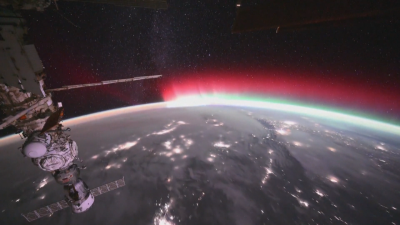 Поглед от Космоса: Астронавт засне Северно сияние около Земята