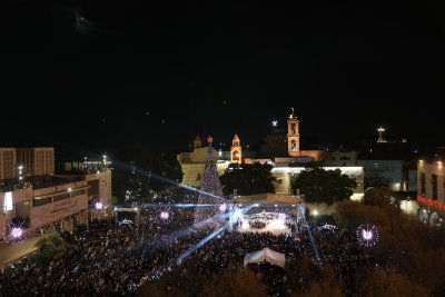 Запалиха коледните светлини във Витлеем