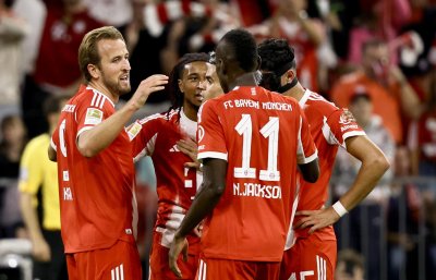 Дузпа в края спаси Байерн от домакинско поражение