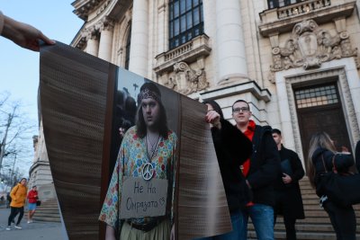 Студенти на протест срещу мафията в София (СНИМКИ и ВИДЕО)