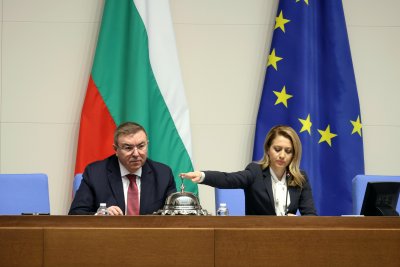 НА ЖИВО: Депутатите гласуват оставката на кабинета "Желязков"