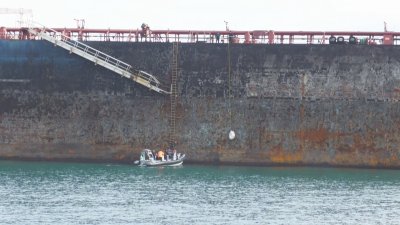 Танкерът край Ахтопол: Първа проверка на контролните органи