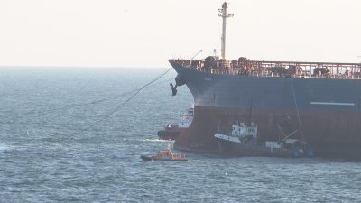 Операция "Кайрос" - успешна: Танкерът пристигна в Бургаския залив