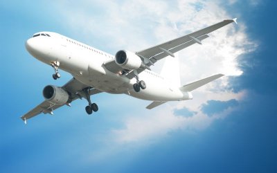 Пътник се опита да отвори вратата на самолета по време на полет от Бостън до Хонконг