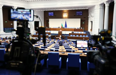 Реакции на политиците след антиправителствените протести в страната