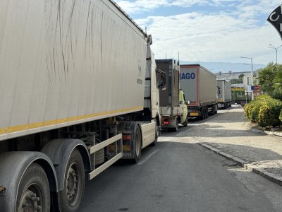 Lorry Traffic Again Blocked at Kulata and Ilinden Border Crossings Amid Greek Farmers' Protests
