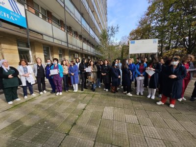 Healthcare Professionals&rsquo; Protest: 'Our Pay Has Become the Apple of Discord'