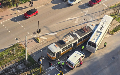 Трамвай удари автобус на бул. "Ситняково"