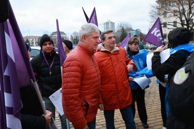 Акция на синдикатите пред парламента - КНСБ и КТ "Подкрепа" с въпрос към депутатите