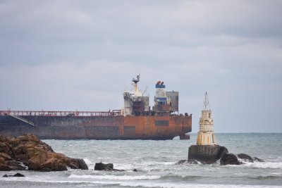 Следят качеството на водите край Ахтопол след изтеглянето на кораба "Кайрос"