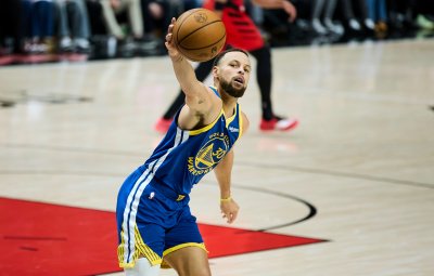 Стеф Къри отбеляза 48 точки при загубата на Голдън Стейт Уориърс от Портланд Трейлблейзърс