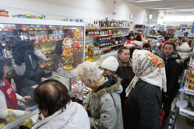 Огромна опашка при старта на "Магазин за хората" в Куклен