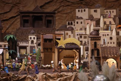 Испански майстори използваха 2 тона шоколад за Рождественска сцена