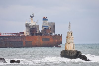 First Inspection of the Tanker 'Kairos' Stranded Off the Coast of Ahtopol, No Oil Pollution Detected in the Sea