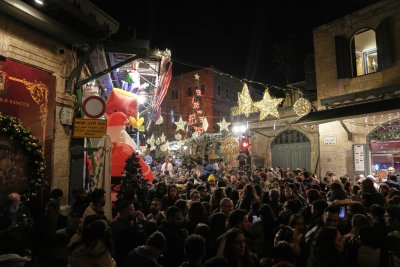 Коледната атмосфера вече се усеща и в Светите земи Празничното