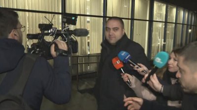 Съдът решава дали да остави в ареста уволнения директор на 138-о училище