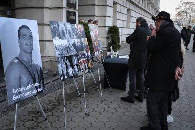 Поклонение пред легендата Боян Радев (ГАЛЕРИЯ)