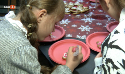 Всеки джинджифилов сладкиш и всяко писмо носят детската вяра в