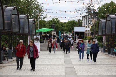 Over 60% of Bulgarians Fear Lack of New Budget Will Affect Living Standards, Survey Shows