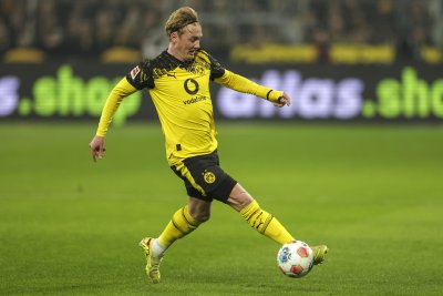 Борусия Дортмунд надви Борусия Мьонхенгладбах и вече е втори в Бундеслигата