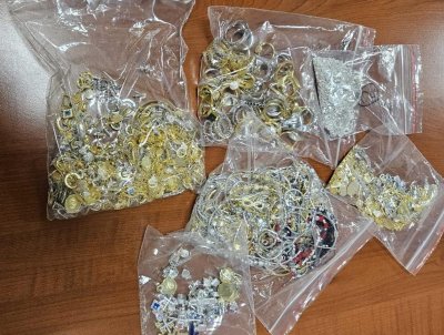 Златни и платинени накити за над 400 000 лева задържаха митничари на "Капитан Андреево"