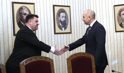 НА ЖИВО: "БСП - Обединена левица" отиде на разговори при президента Радев