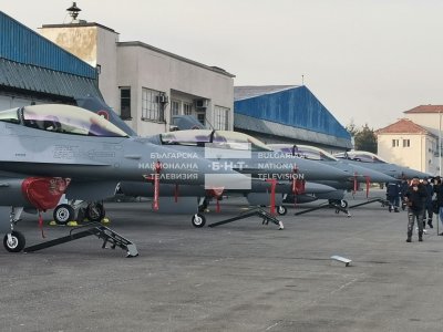 Първите осем изтребителя F-16 се представят официално в авиобаза &bdquo;Граф Игнатиево&ldquo;