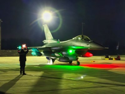 Пристигнаха още два изтребителя F-16 в авиобаза &bdquo;Граф Игнатиево&ldquo; (СНИМКИ)