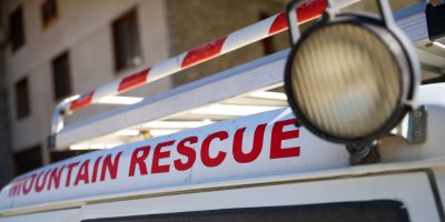 Мъжът Той е на около 60 години В момента тече