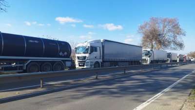 Ограничено е движението на камиони над 12 тона през "Кулата - Промахон"