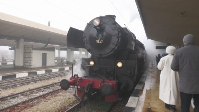 Ретро коледен влак се движи между Велико Търново и Горна Оряховица