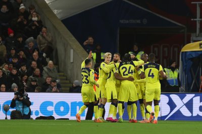 Тотнъм спечели столичния сблъсък с Кристъл Палас с дебютен гол на Арчи Грей