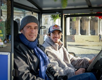 Васил Терзиев и Никола Цолов се повозиха на коледното влакче в София