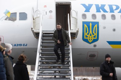 Зеленски пристигна в САЩ за разговори с Тръмп