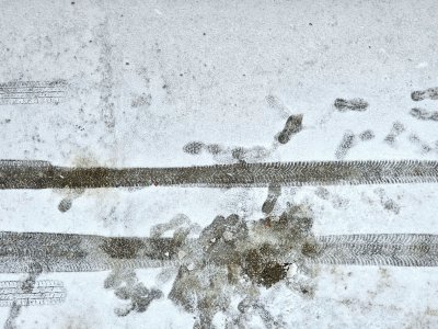 23 снегопочистващи машини продължават да почистват от снеговалежа и да