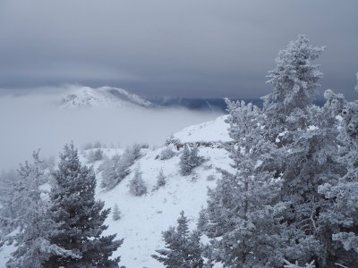 High Avalanche Risk in the Mountains: Hiking and Skiing Conditions Deemed Dangerous, Say Rescue Services