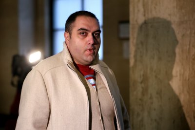 Съдът решава дали да остави на свобода бившия директор на 138-о училище