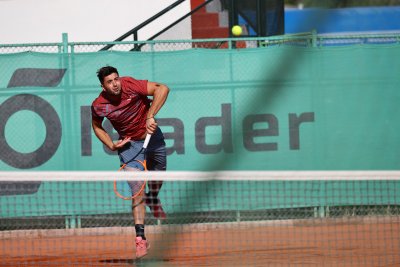 Динко Динев продължава победната си серия на тенис турнира на клей в Анталия